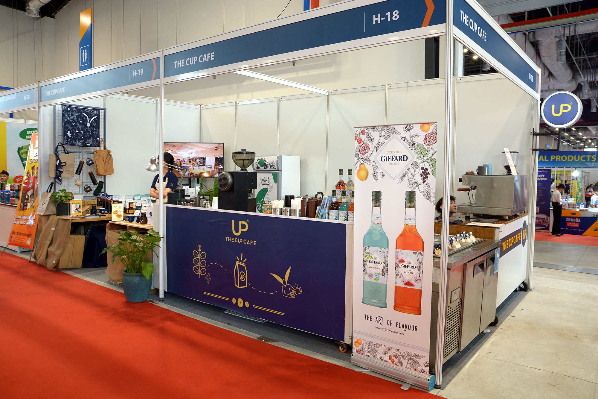 Gian hàng The Cup Cafe tại Hội chợ Công thương vùng Đông Nam Bộ